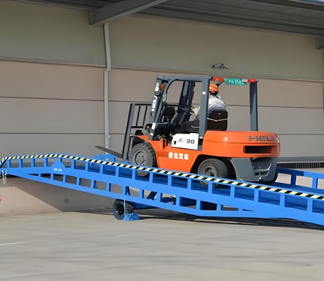 中兴镇移动式卸货平台（叉车用）